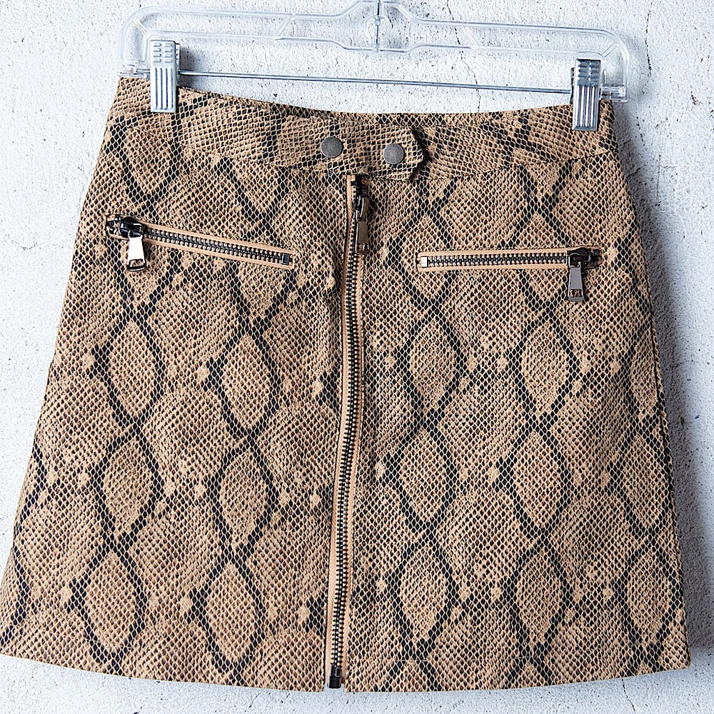 Woman’s Sky Faux Snakeskin Mini Skirt Size Small